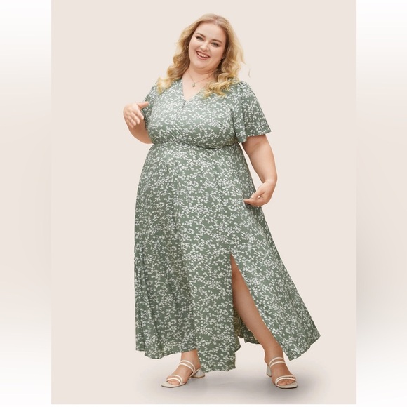 BloomChic Plus Size SFlutter Sleeve Ditsy Floral Pocket Split Maxi Dress us 18 - Picture 5 of 11